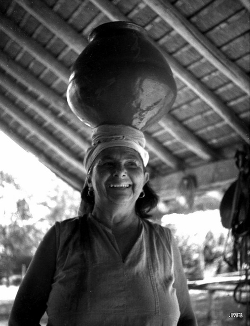 AÑO 1974 - BLANCO Y NEGRO - VIDA CAMPESINA EN PARAGUAY (JOSÉ MARÍA BLANCH)